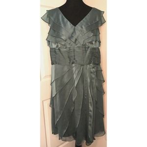 Adrianna Papell Occasions Dress Womens Size 20W Cap Sleeve Gray Petal Chiffon